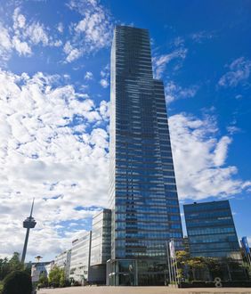 Der KölnTurm im Kölner Mediapark
